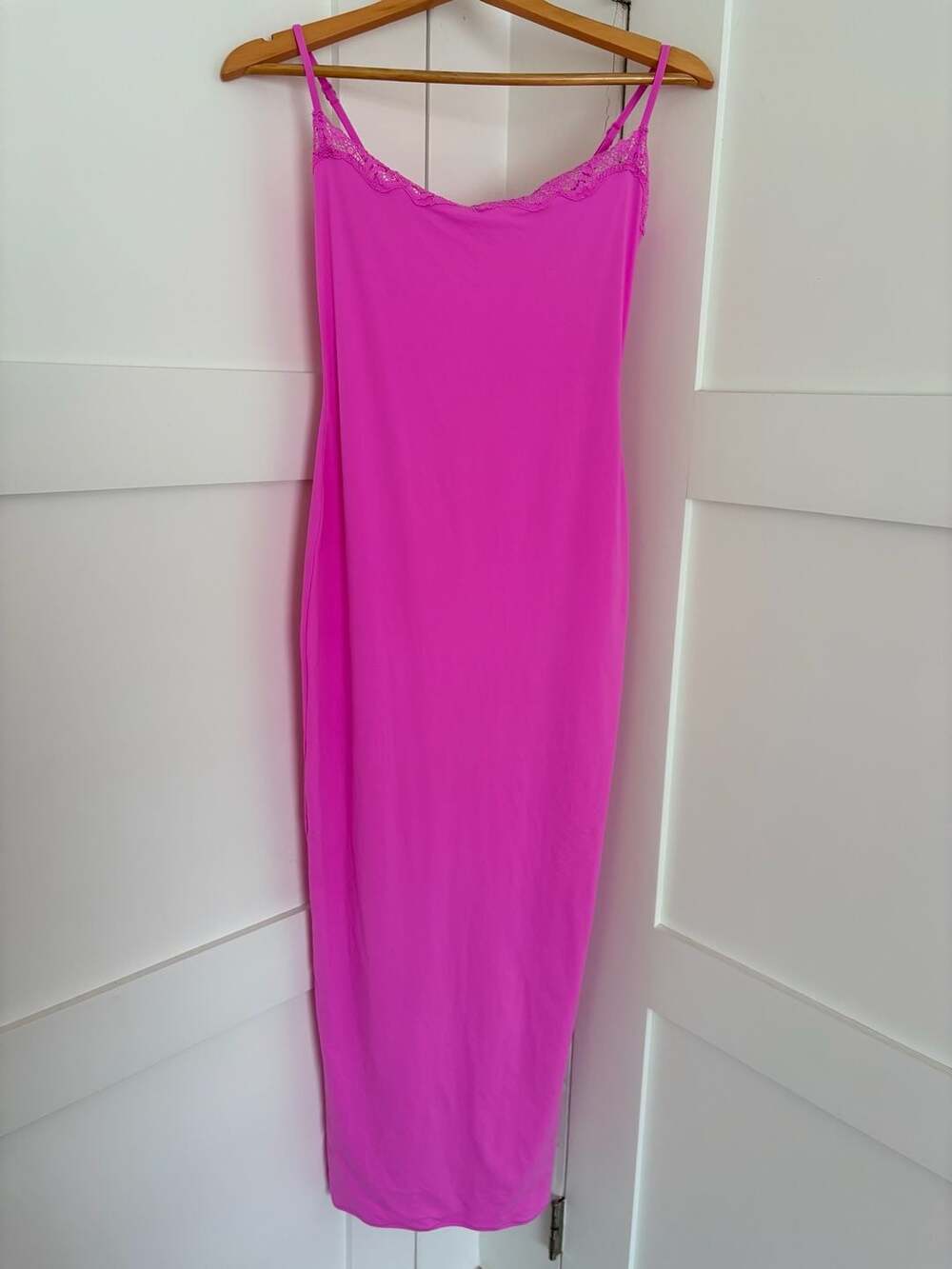 SKIMS Fits Everybody Lace Long Slip Dress in Bubble Gum Size Medium - Picture 4 of 6